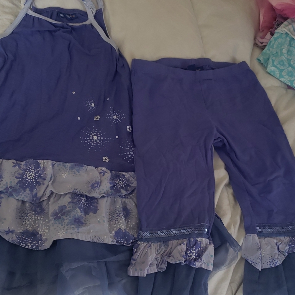 Naartjie Size 6 top and 7 capris. Top ran big.